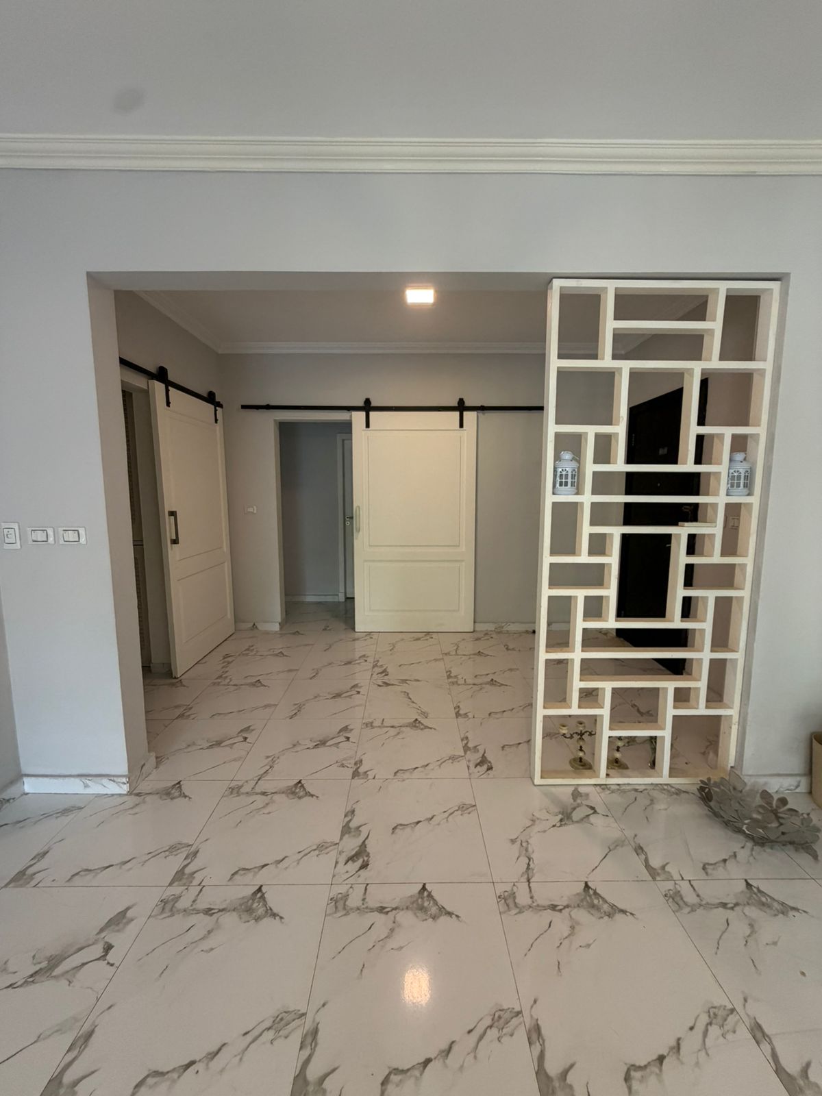 Apartment, Beverly Hills, photo 5 of 7