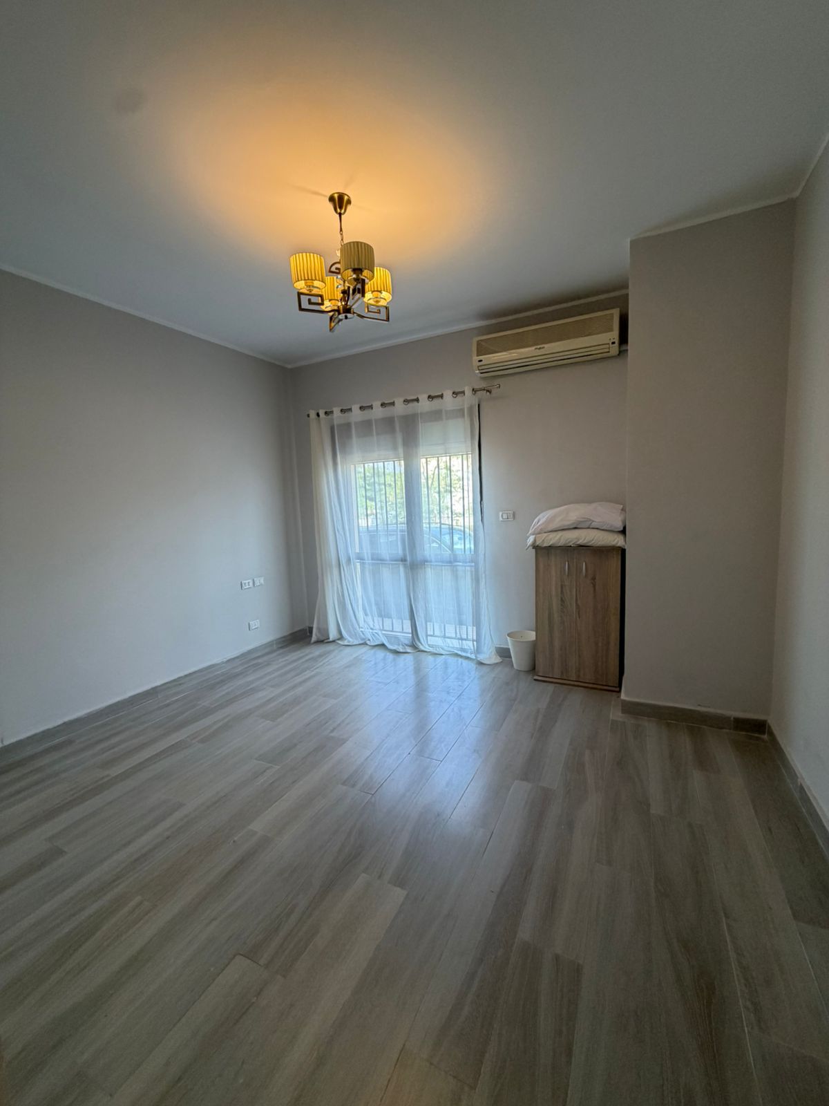 Apartment, Beverly Hills, photo 3 of 7