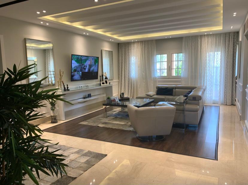 villa at Hyde Park