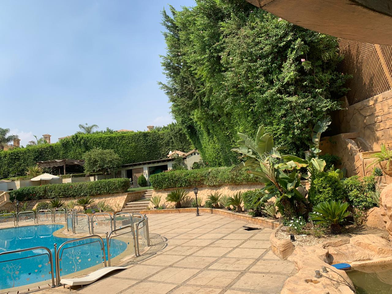 Villa 900 m² (5-bedroom unit) for sale in Arabella, New Cairo