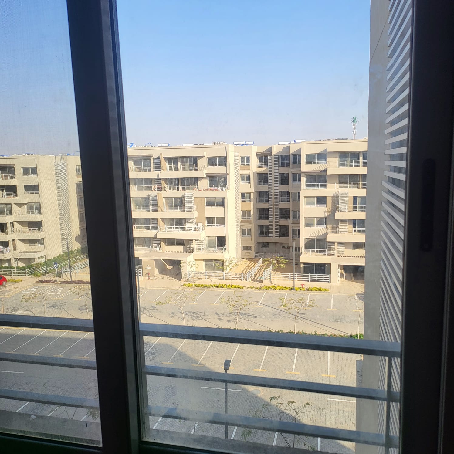 شقة في كابيتال جاردنز، صورة ٢ من ١٩