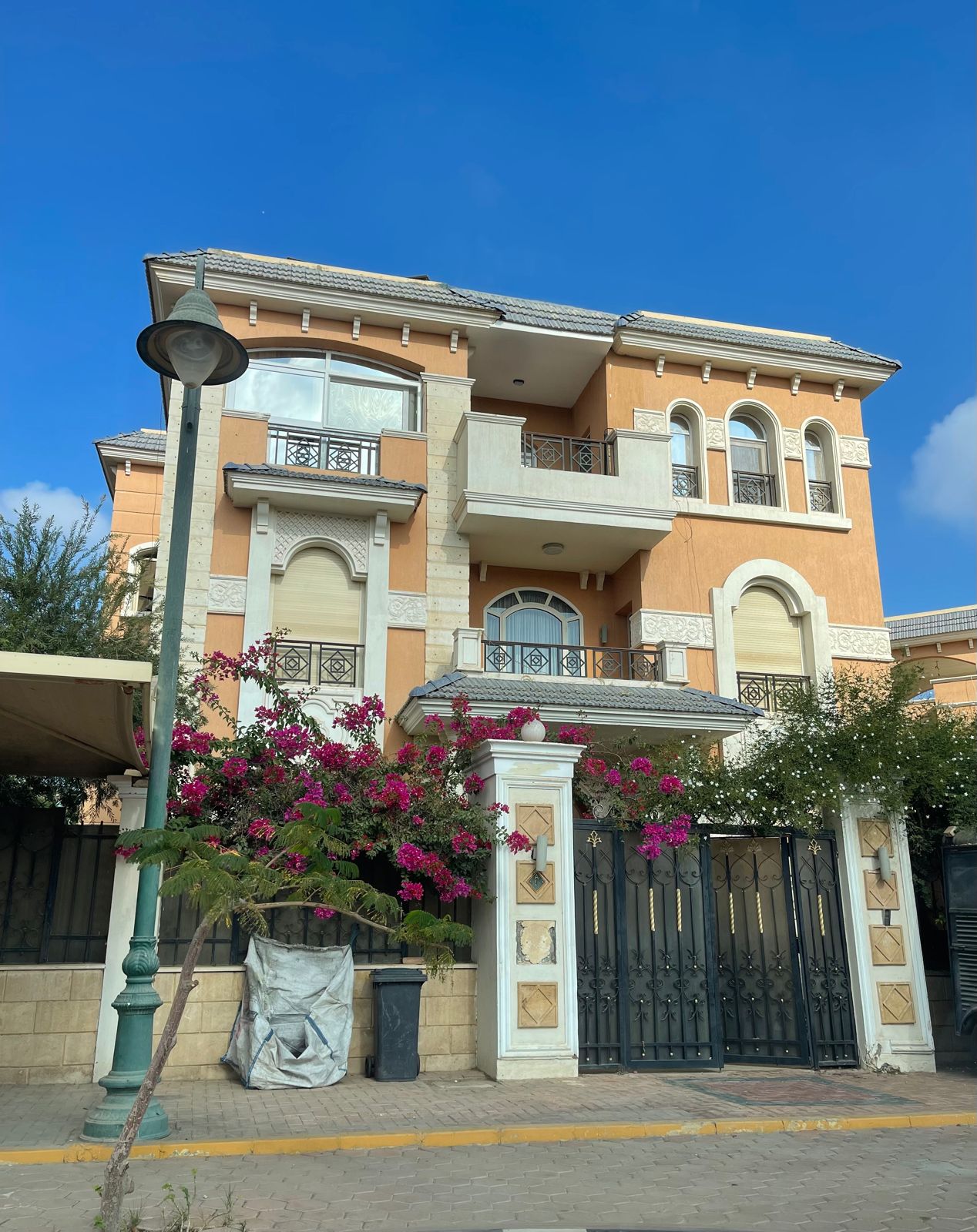 Villa 680 m² in Dyar Mokhabarat, New Cairo — 5-bedroom for sale