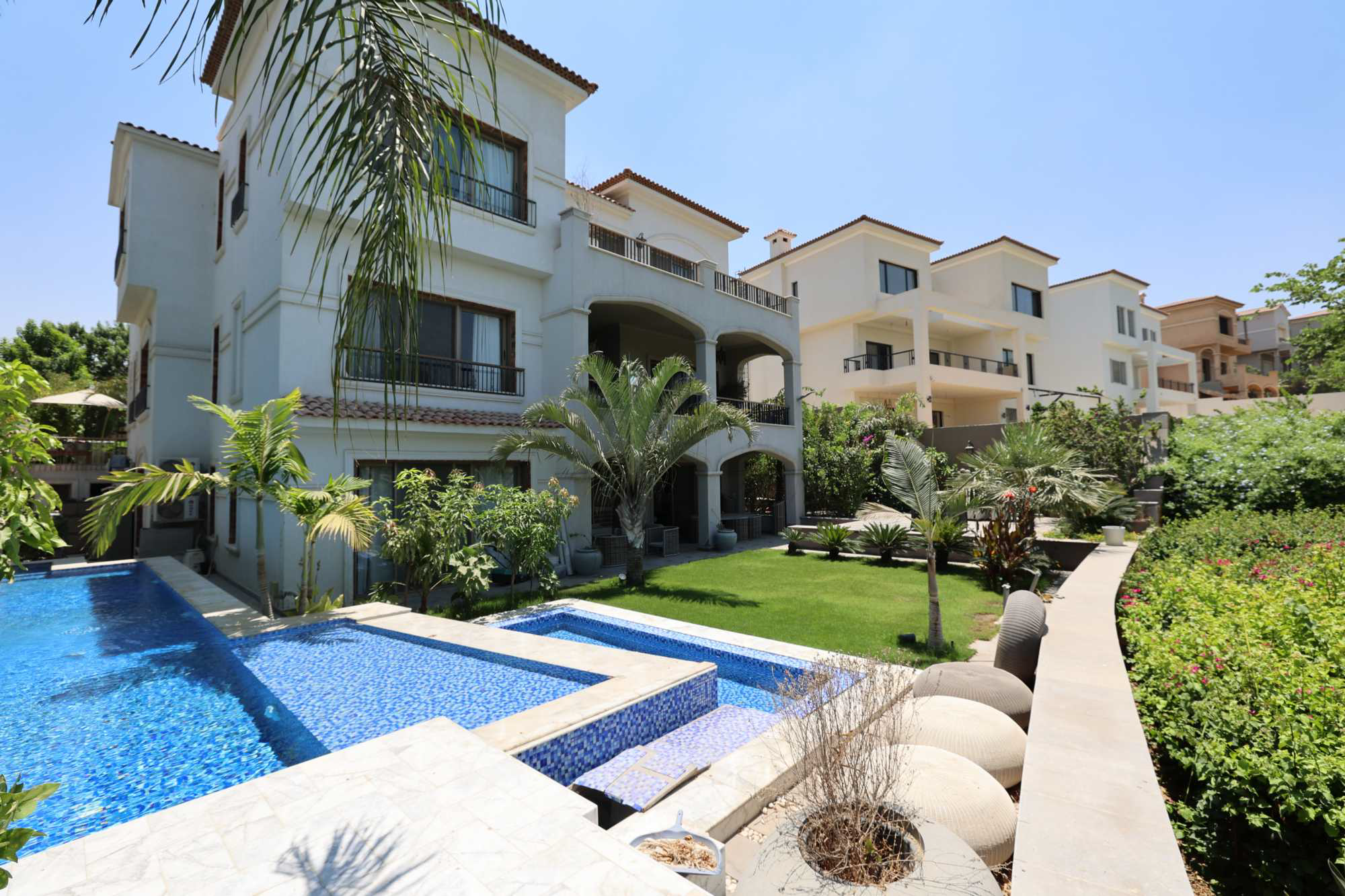villa at Lake View