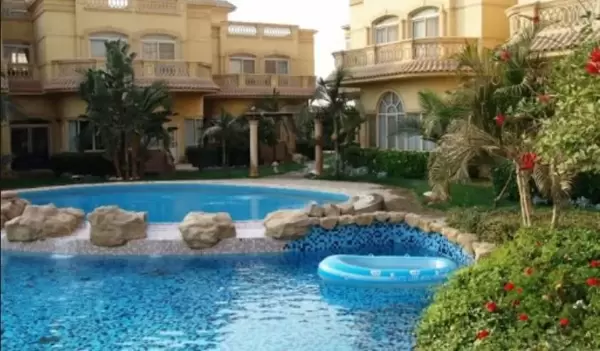 4-bedroom Villa 303 m² available in El Safwa, 6th of October City - Ref 263493