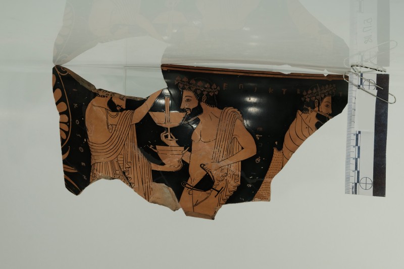 Верхня частина червонофігурної посудини