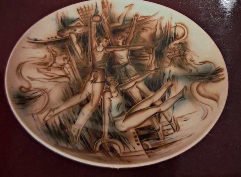 Декоративно-тематичне блюдо "Вище, сильніше, швидше"