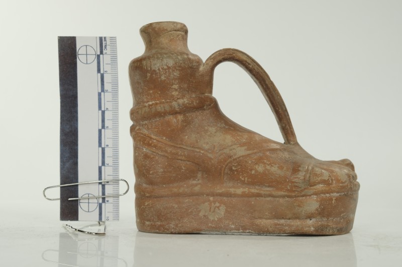 Посудина червонолакова