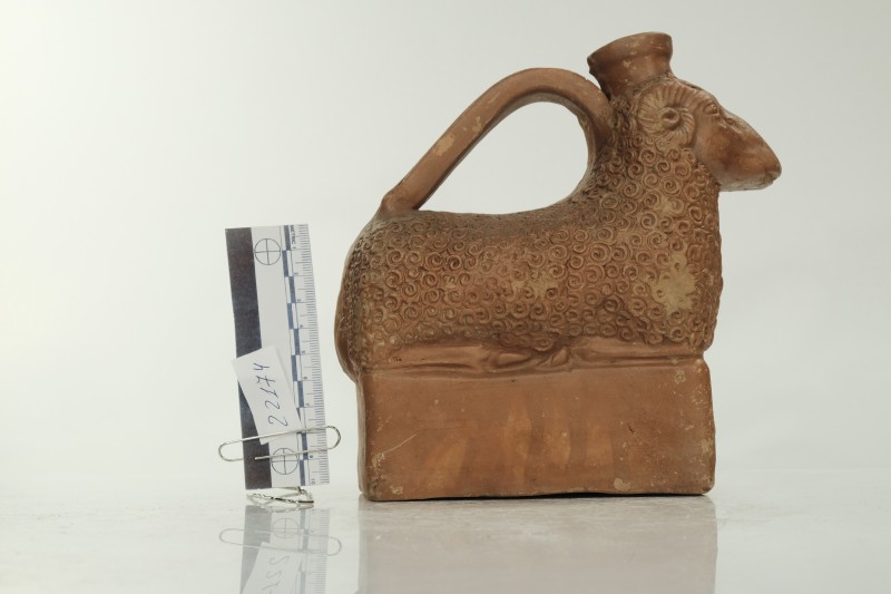 Посудина червонолакова