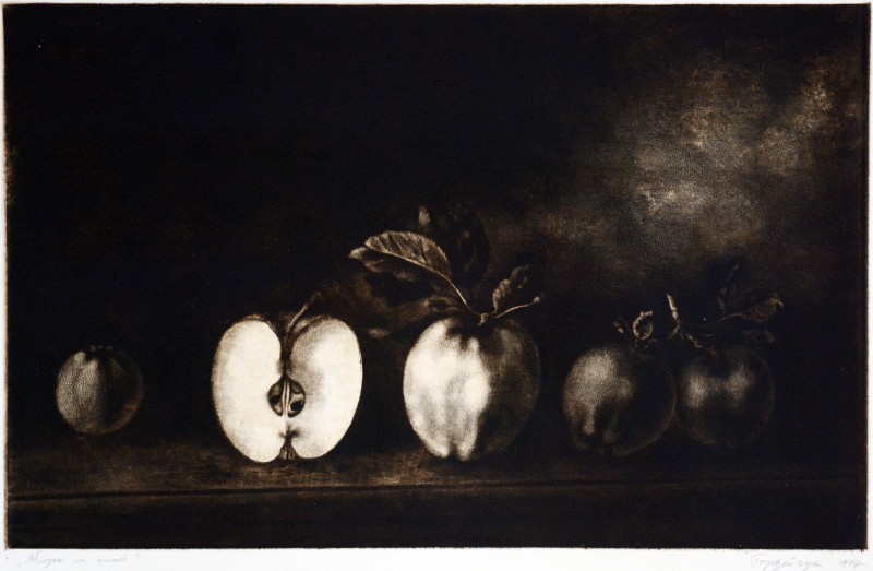 Яблука на столі