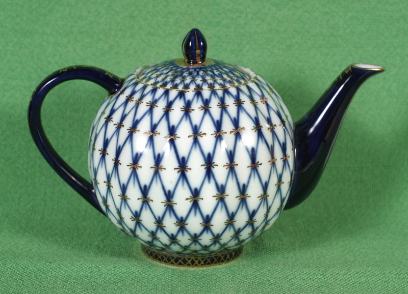 Чайник з сервізу «Кобальтова сітка». Форма «Тюльпан»