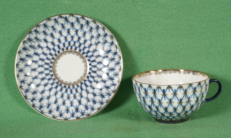 Чашка з блюдцем з сервізу «Кобальтова сітка». Форма «Тюльпан»
