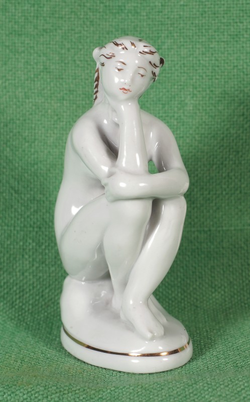 Статуетка " Дівчинка на пляжі"