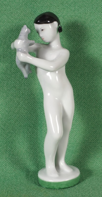 Статуетка "Дівчинка з кішкою "