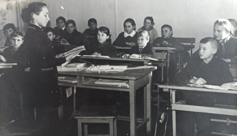 Фото проведення уроку в одній зі шкіл району (1970-ті роки).
