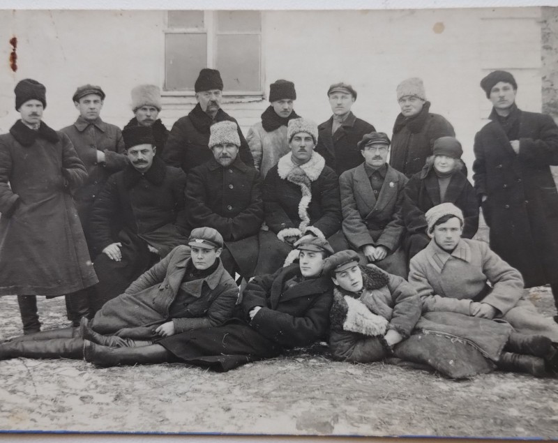 Фото працівників Устинівського райвиконкому, грудень 1925 року.