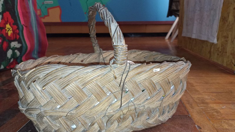 Корзина плетена