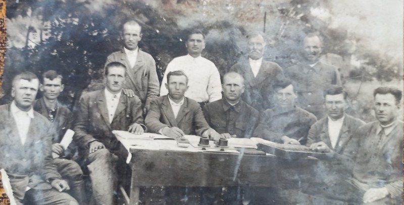 Фото членів правління колгоспу (Устинівка, 1935 рік).