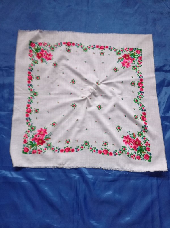 Хустинка біла з орнаментом