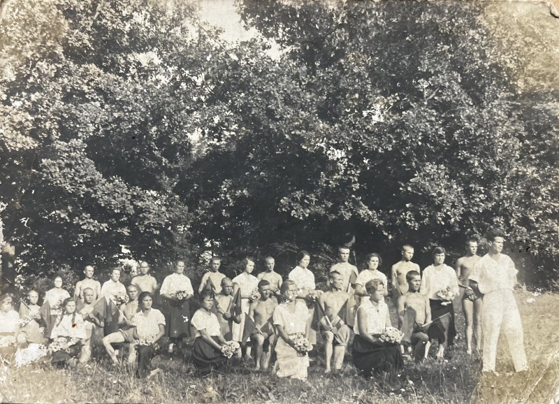 Фото групове. Комунари на відпочинку, 1929 р.