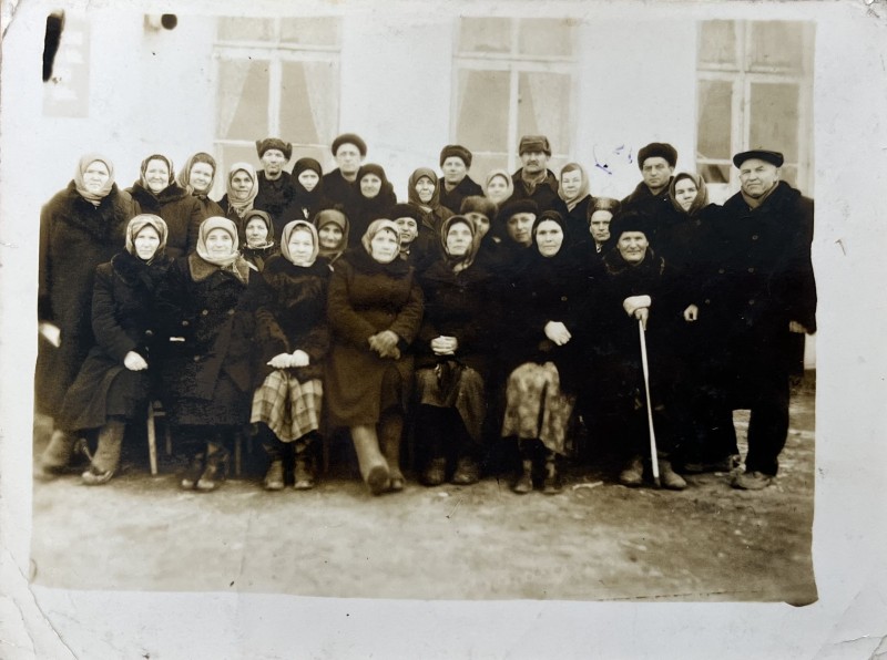 Фото групове. Група колишніх комунарів. Грудень, 1959 рік.