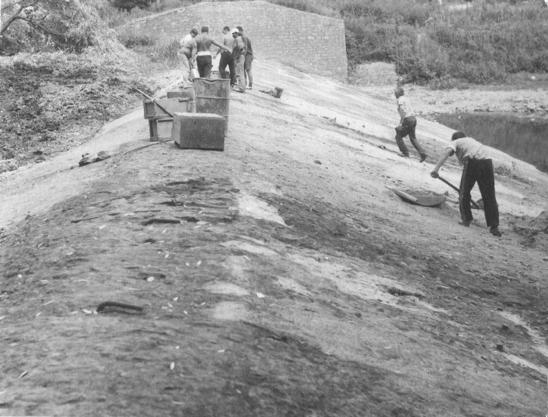 Фото: Каньйон річки Смотрич в місті Кам’янці-Подільському, 1996 р.