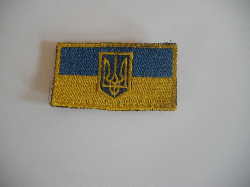 Шеврон    армійський тактичний військовий на липучці із зображенням прапора та герба України.