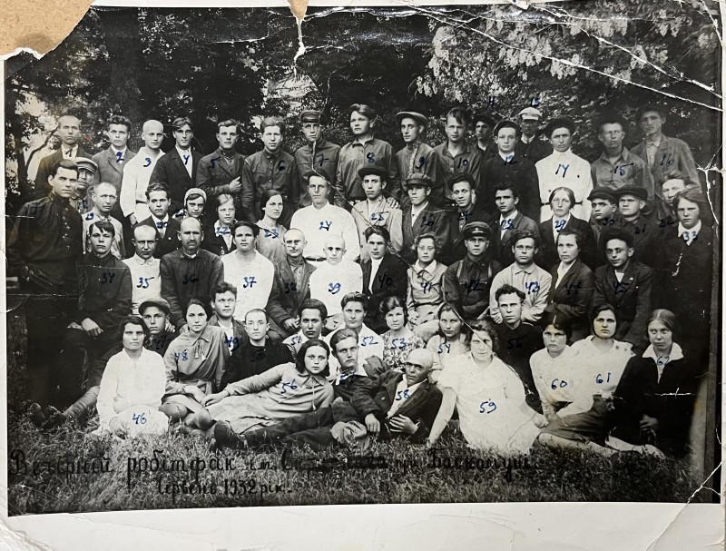 Фото групове. Студенти вечірнього робітничого факультету при Бесарабській комуні, 1932 р.