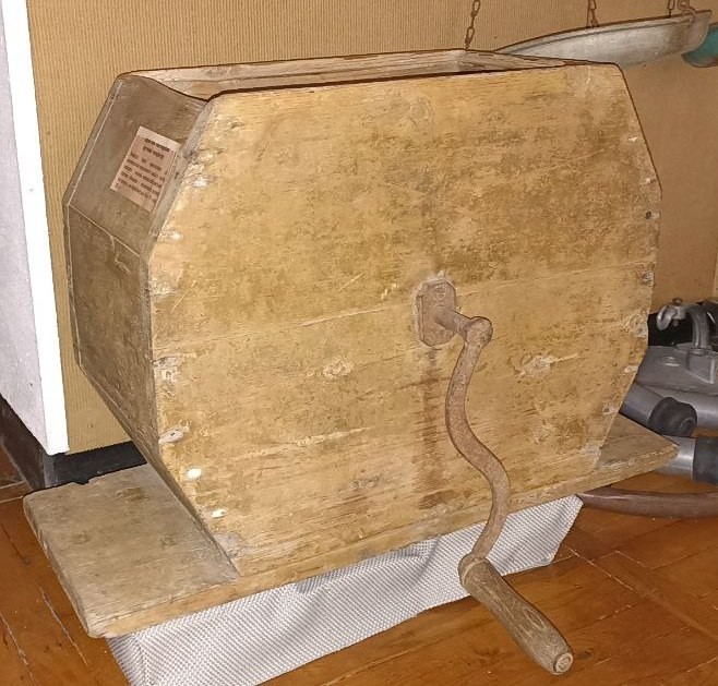 Дерев'яна маслоробка