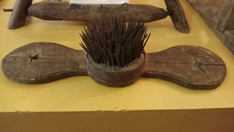 Гребінь для чесання вовни