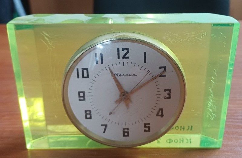 Годинник настільний "Молнія"