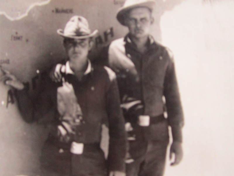 Фото групове. Мовчан Володимир Іванович (справа) з товаришем.