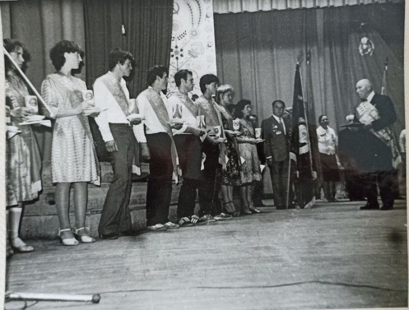 Світлина нагорордження колгоспної молоді