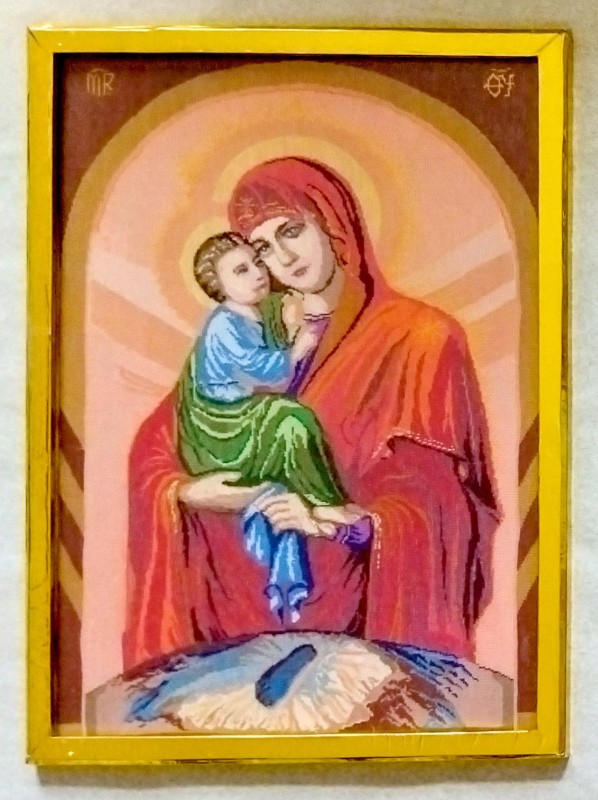 Ікона вишита хрестиком «Почаївська Божа Матір» (у рамці під склом).