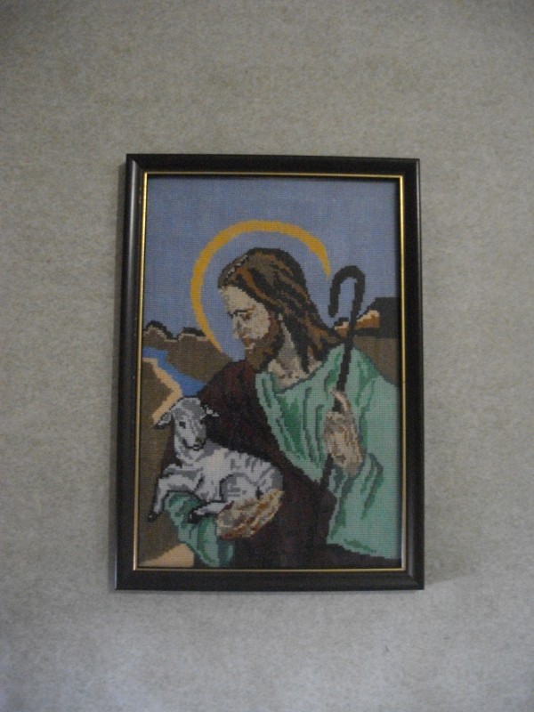 Картина вишита хрестиком "Ісус з ягням" (у рамці, під склом).