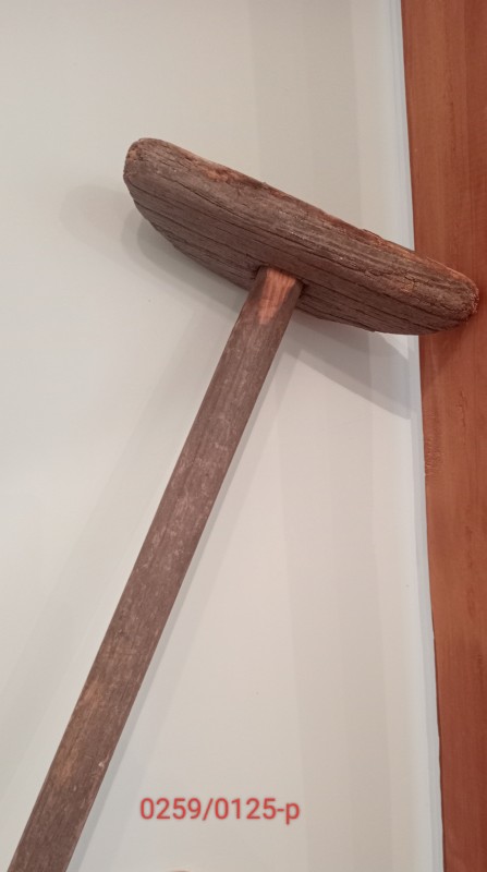 Кочерга дерев'яна