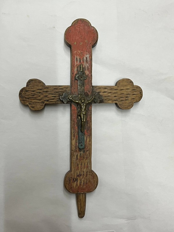 Хрест різблений, ручний.