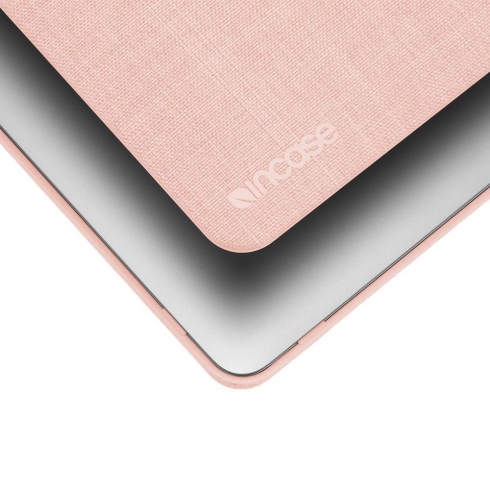 InCase Textured Hardshell Case in Woolenex pre MacBook Pro 13" 2020 - Blush Pink