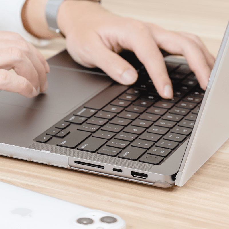 SwitchEasy Hardshell Nude Case pre MacBook Pro 14" M1/M2/M3/M4 - Clear