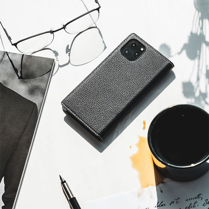 SLG Design puzdro D8 Full Grain Leather pre iPhone 13 - Black Blue