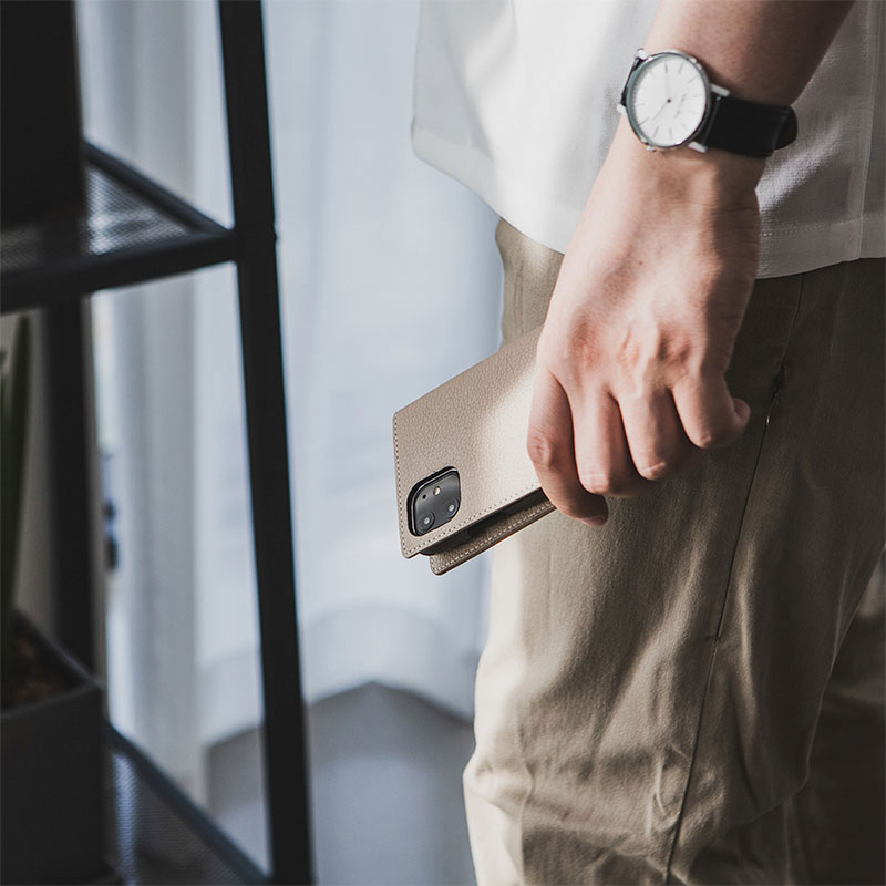 SLG Design puzdro D8 Full Grain Leather pre iPhone 13 - Light Cream