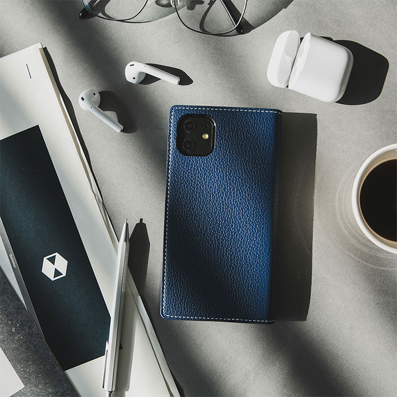 SLG Design puzdro D8 Full Grain Leather pre iPhone 13 - Navy Blue