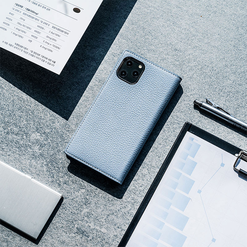 SLG Design puzdro D8 Full Grain Leather pre iPhone 13 - Powder Blue