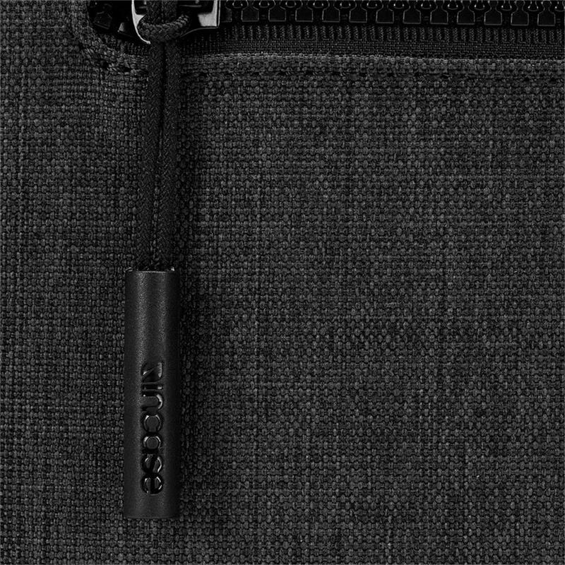 Incase puzdro Compact Sleeve in Woolenex pre MacBook Pro 16" 2021 - Graphite