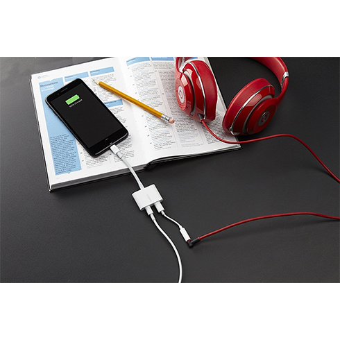 BELKIN Lightning Audio + Charge Rockstar