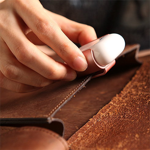 Elago Airpods Carrying Clip - Metalic Dark Gray