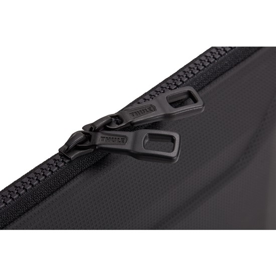 Thule Gauntlet 4 puzdro na 16" Macbook Pro čierne