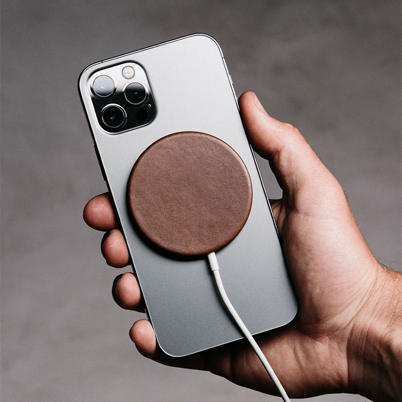 Nomad kryt Leather Case pro MagSafe - Rustic Brown