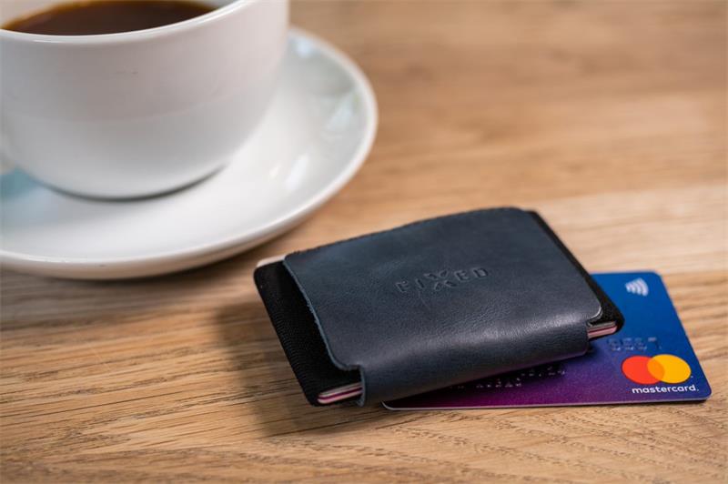 FIXED kožená peněženka Tiny Wallet for Air Tag z pravé hovězí kůže, modrá