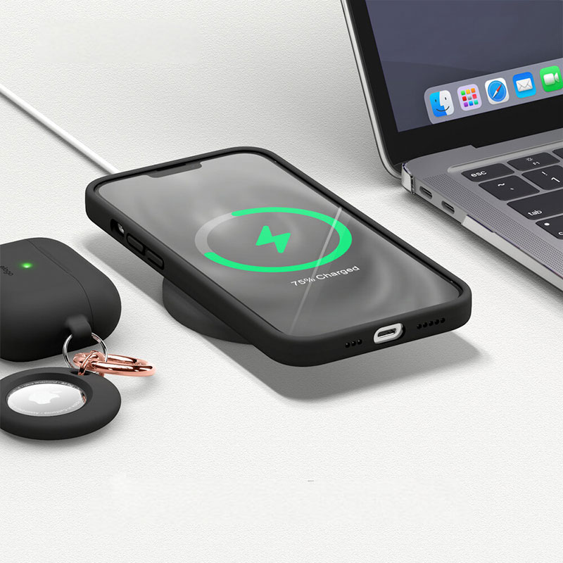 Elago kryt Silicone Case pre iPhone 13 - Black