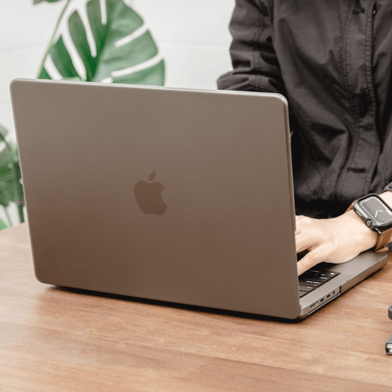 SwitchEasy Hardshell Nude Case pre MacBook Air 13" M2/M3/M4 - Black